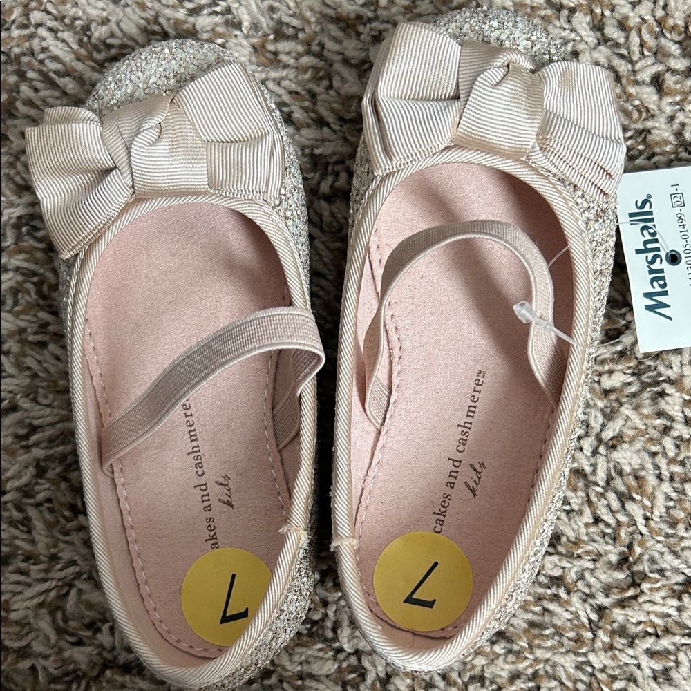 cupcakes & cashmere Kids' Pink Dress Shoes with Bow